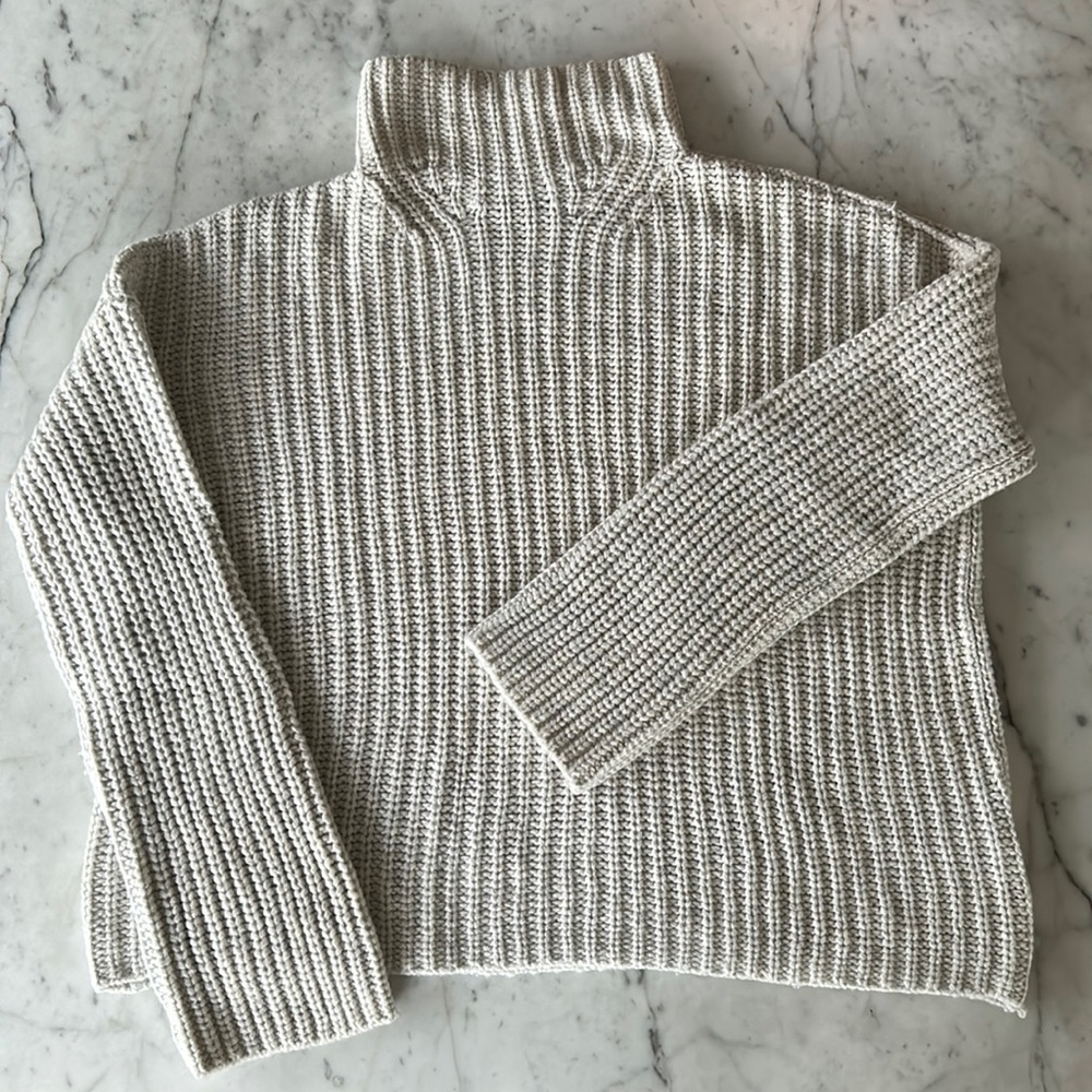 EUC Vince funnel neck cropped/body ribbed sweater